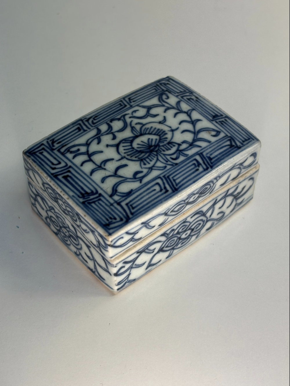 Chinese white blue porcelain box Qing period