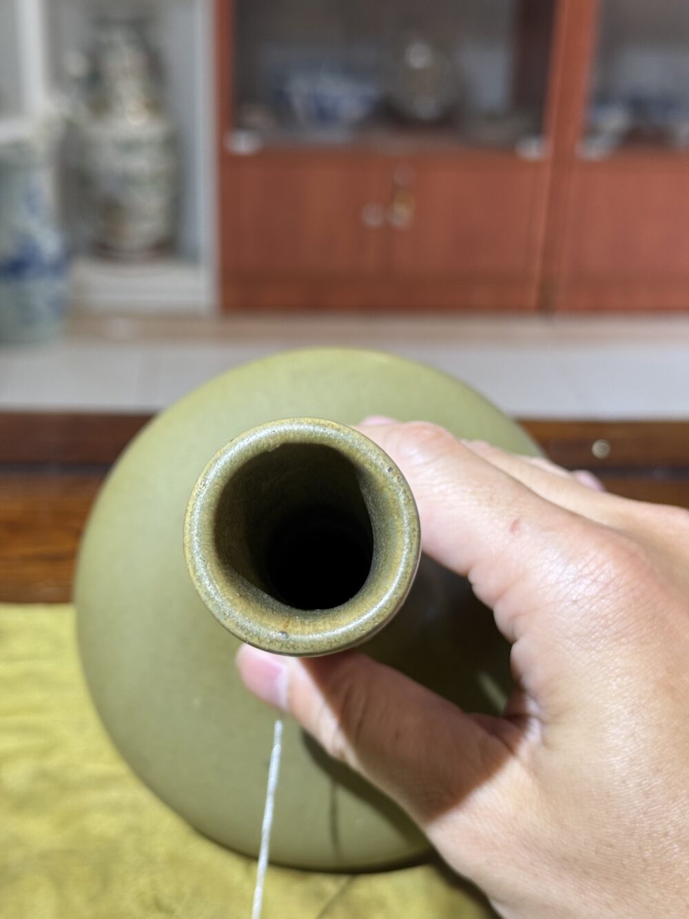 A green glaze vase with long neck - Image 3