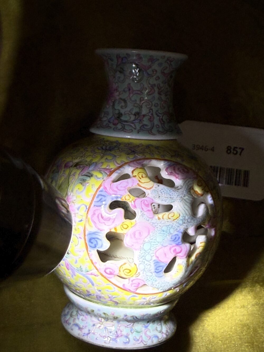 A small famille rose vase - Image 5